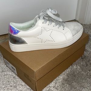 Randy star sneaker. Steve Madden. White.